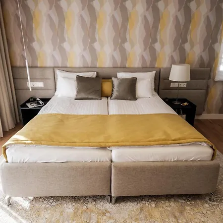 Adele Aparthotel 4*