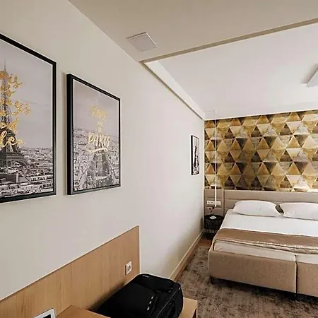 Adele Aparthotel