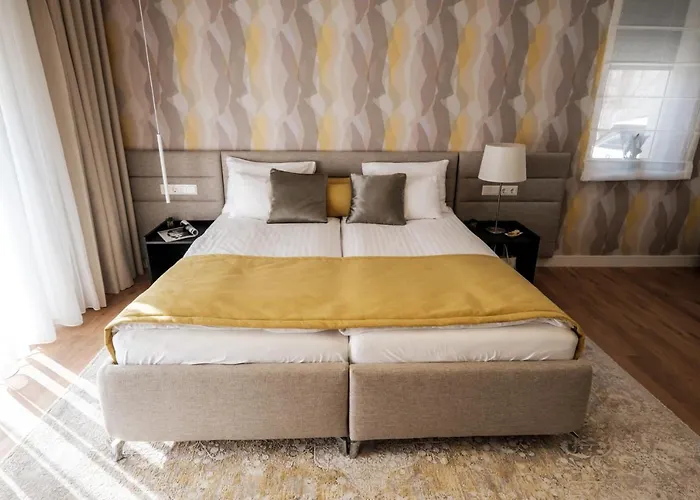 Adele Apartahotel 4*