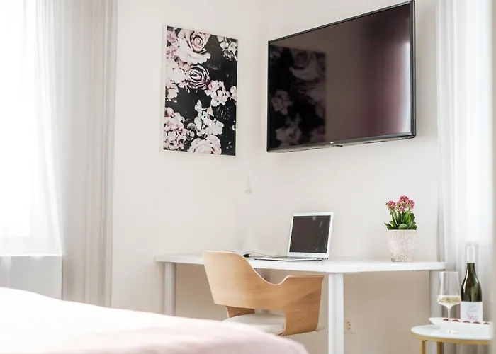 Adele Apartahotel 4*